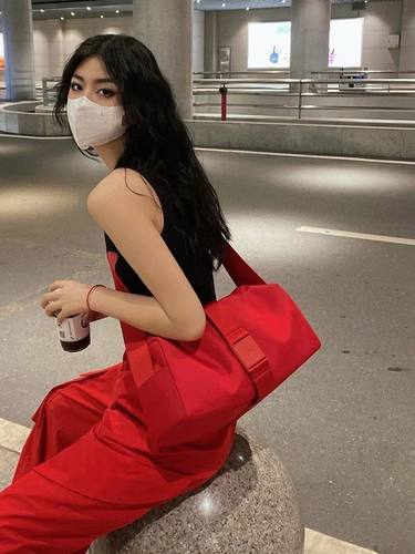 单肩包女防水面料斜跨包