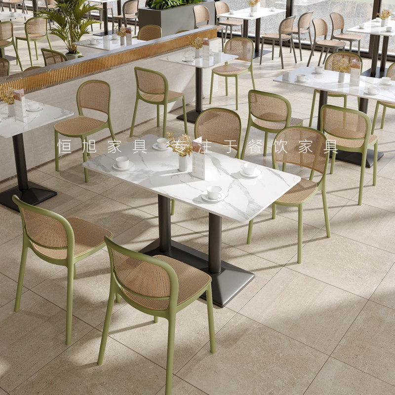 餐厅藤编餐桌椅组合现代简约风商用餐饮奶茶甜品店咖啡厅岩板桌子