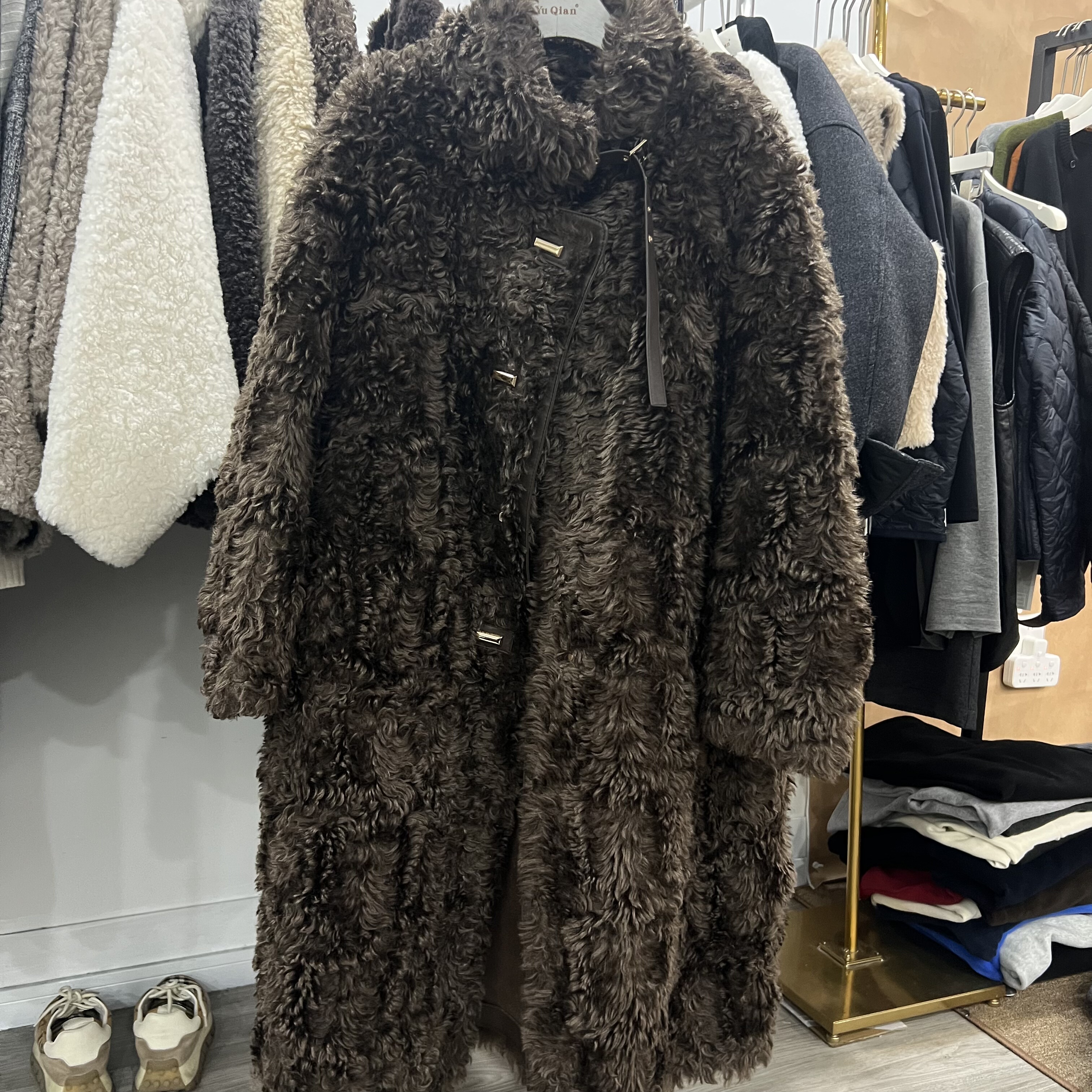 2025新款咖啡色仿皮草外套女秋冬中长款皮毛一体毛绒绒大衣 现