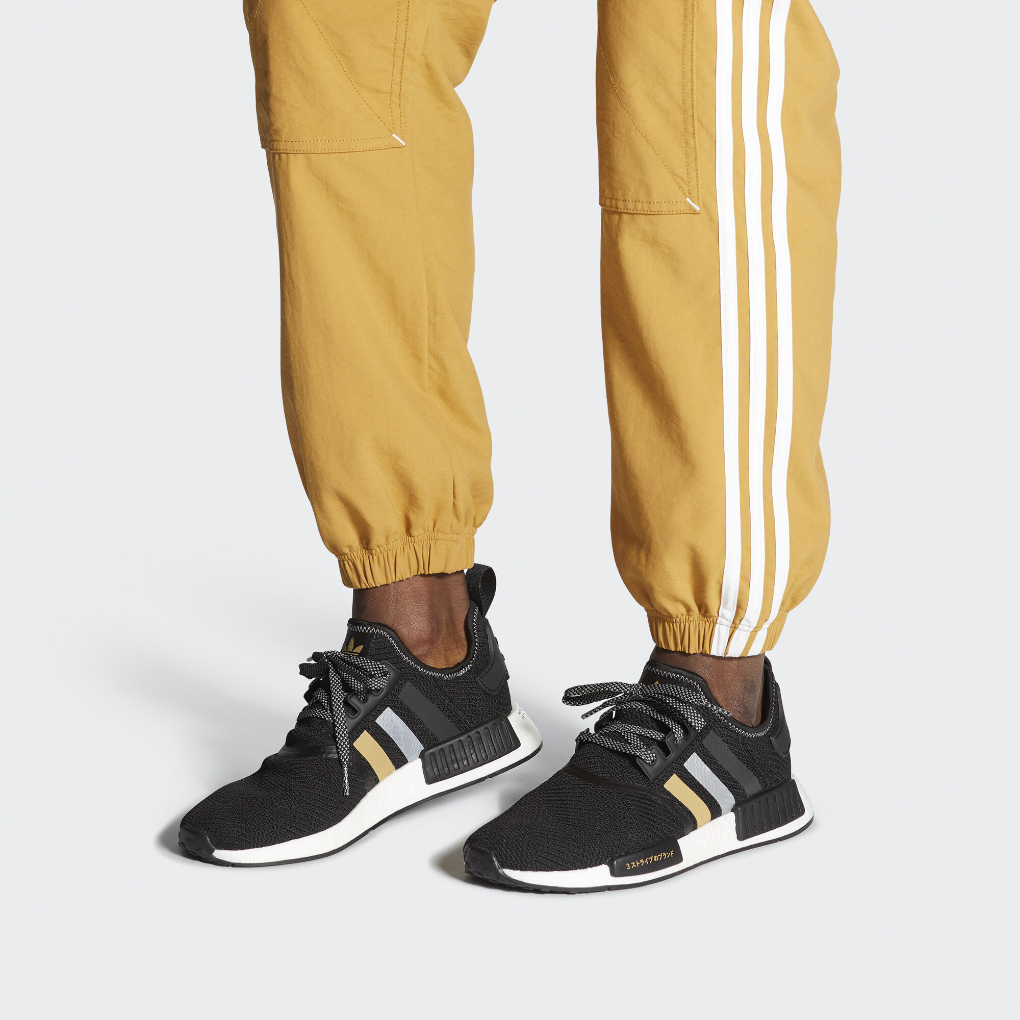 阿迪达斯男女经典运动鞋