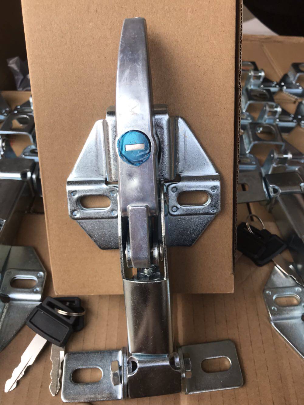 斗山小松日立神钢卡特三一现代住友挖机边门锁带钥匙 机盖锁配件