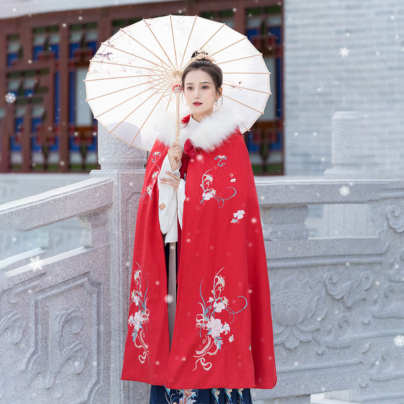 中国风汉服斗篷女秋冬原创复古红色刺绣长款连帽披风毛呢外套大摆