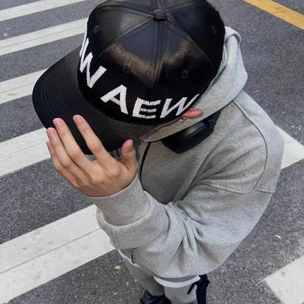 Aew 美式休闲百搭刺绣情侣弯檐街头男女棒球黑色小众鸭舌帽