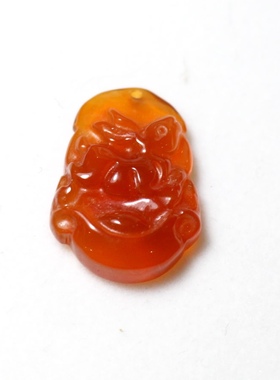 天然玛瑙生肖兔吊坠 本命年转运吉祥物