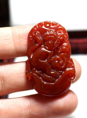 2025年生肖猴红玛瑙吊坠玉坠开运礼物吉祥物送闺蜜情人挂件项链