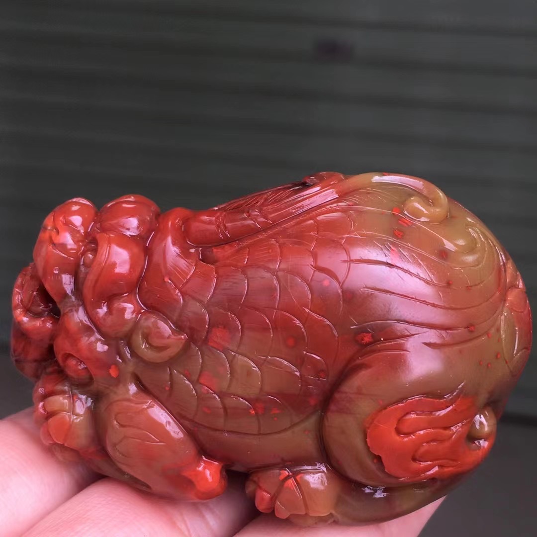 天然南红玛瑙柿子红龙龟手把件吊坠挂件貔貅