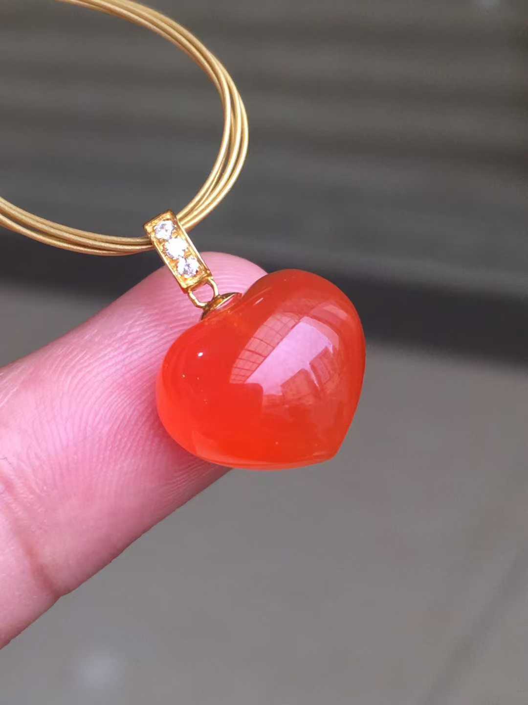 南红玛瑙爱心吊坠火焰纹柿子红心形吊坠保山冰红吊坠蓝红戒指向