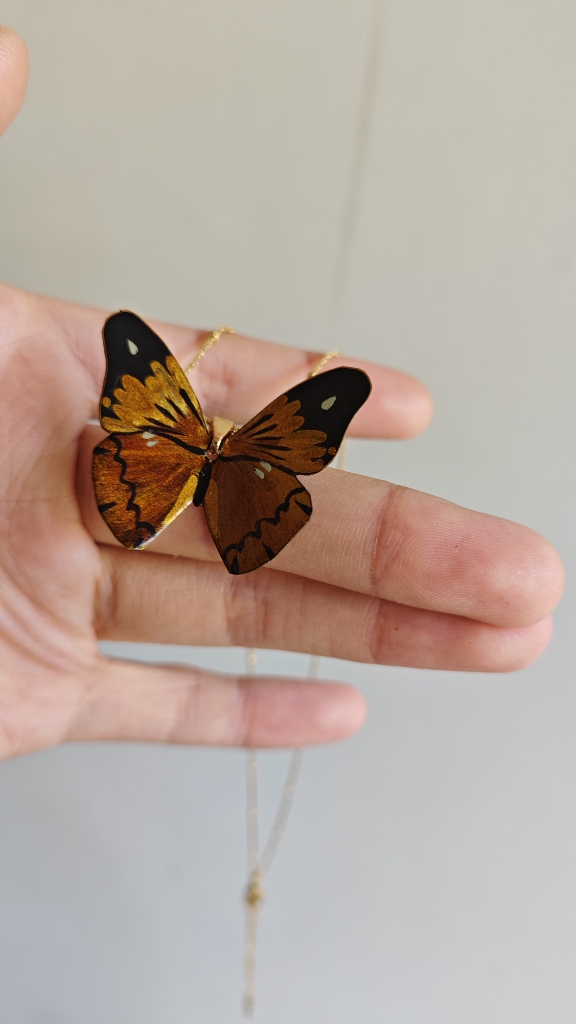 颜大玖原创-大漆彩绘工艺描金手绘蝴蝶项链-手作铜胎漆器