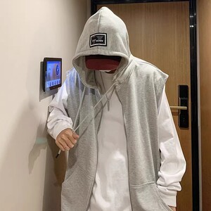 709-MJ12-P45 春季男简约连帽贴标无袖休闲背心马甲外套单人图片