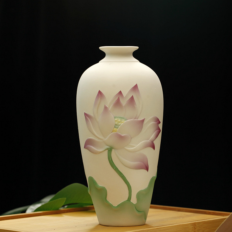 家用室内陶瓷插花器摆件佛堂供佛观音花瓶陶瓷浮雕彩绘莲花瓶宝瓶