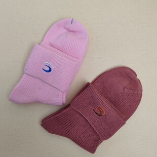 四季 女士中筒翻袜口纯色无骨袜棉混纺松口袜子库存货发黄点处理 款