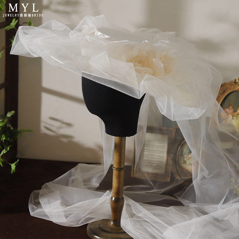 原创影楼拍婚纱照缎面花朵头纱礼帽新娘婚纱造型化妆师出样片头饰