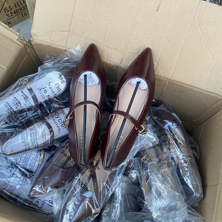 玛丽珍鞋女2025年新款尖头法式复古酒红色软皮一字带平底单鞋