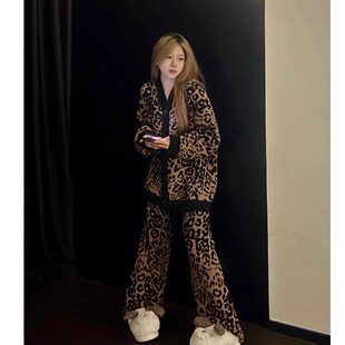 2025新款法式高级感豹纹印花半边绒睡衣女冬珊瑚绒加绒加厚家居服