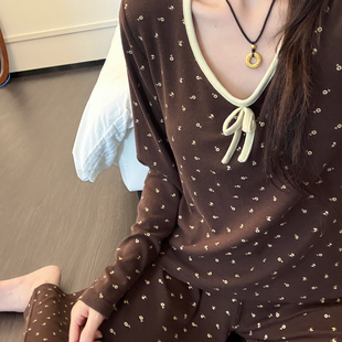 咖色碎花德绒睡衣女2025新款秋冬带胸垫复古风保暖加厚家居服套装