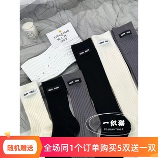穿搭小腿袜个性 简约中筒袜网红款 及膝袜 欧货袜子女m布标时尚 新款