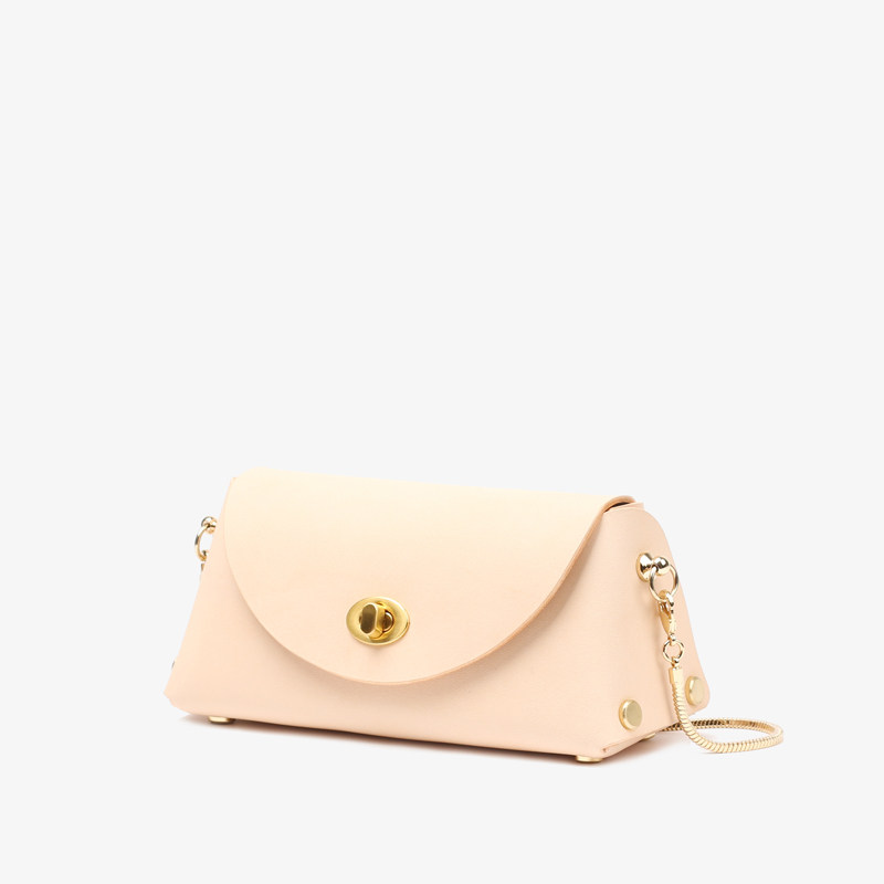 真皮女包2021新款斜挎小包法国小众包包洋气复古简约牛皮梯形包女