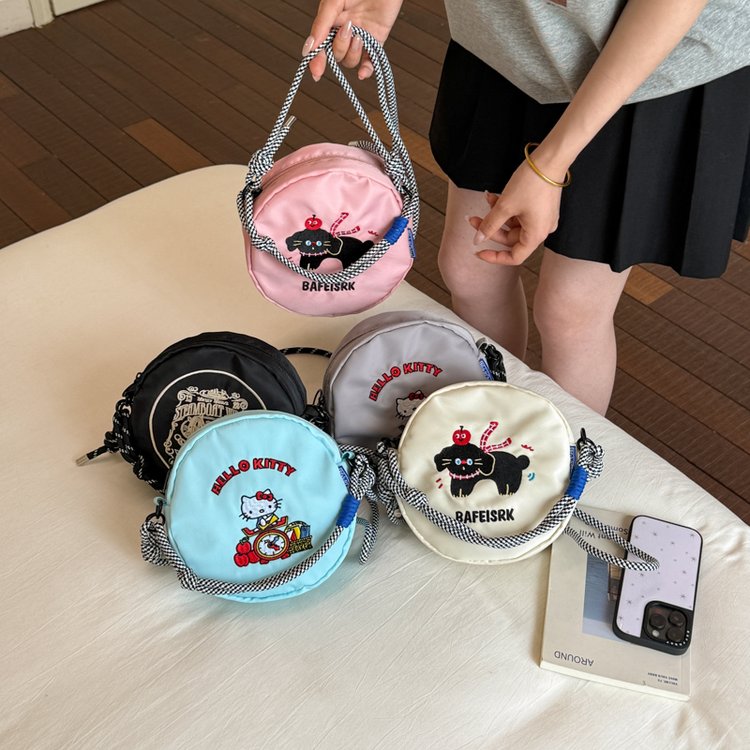 卡通刺绣圆形小包包女2026夏季新款百搭小巧单肩斜挎包休闲小挎包