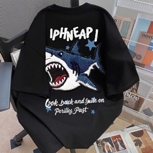 新款纯棉黑色短袖男款夏季美式复古鲨鱼刺绣oversize情侣T恤衫