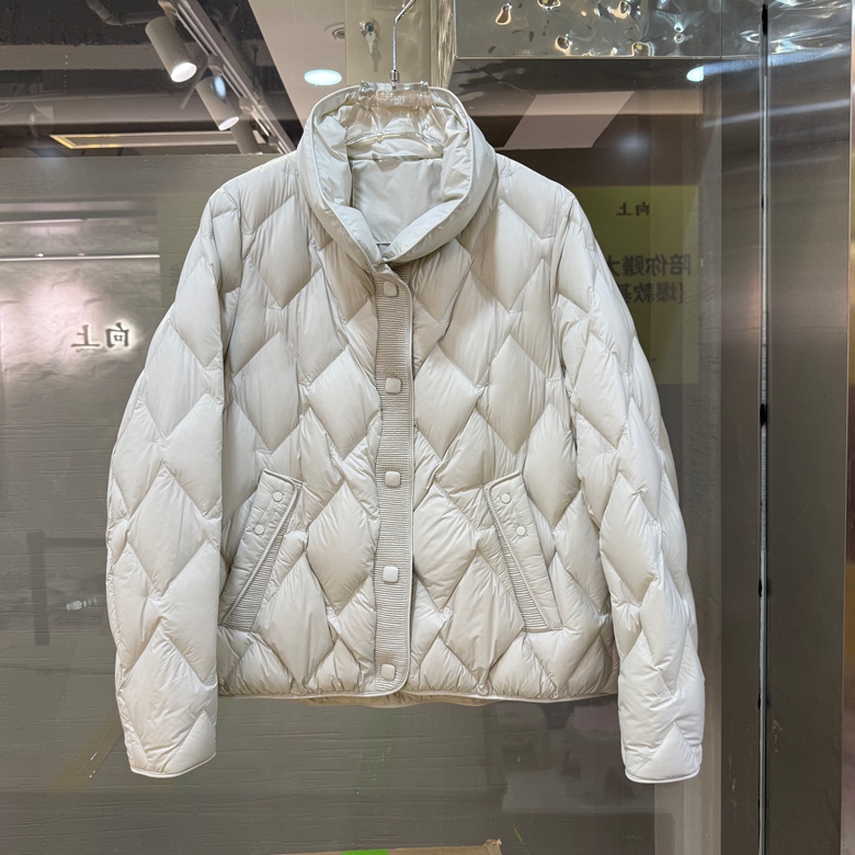 2025年冬装新款时尚轻薄羽绒服