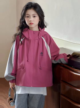 韩国女童外套春秋款2026新款儿童超好看冲锋衣潮酷中大童连帽上衣