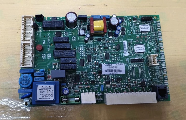 适用 阿里斯顿壁挂炉热水器740190015705 000342021403电脑板主板
