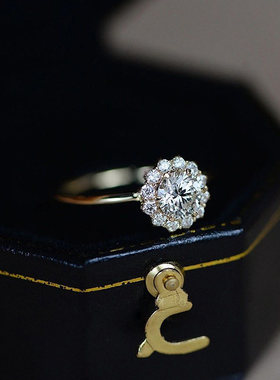 灿若星辰莫桑石戒指女轻奢高级感巨好看结婚求婚仿真钻戒小众设计