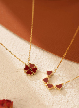 磁力四叶草项链女款2026新款春季配饰爱心红色吊坠铜合金首饰精致