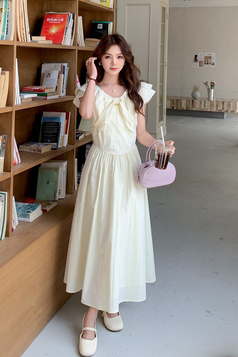 米白色蝴蝶结小飞袖连衣裙女2025夏季新款法式温柔风甜美初恋长裙图片