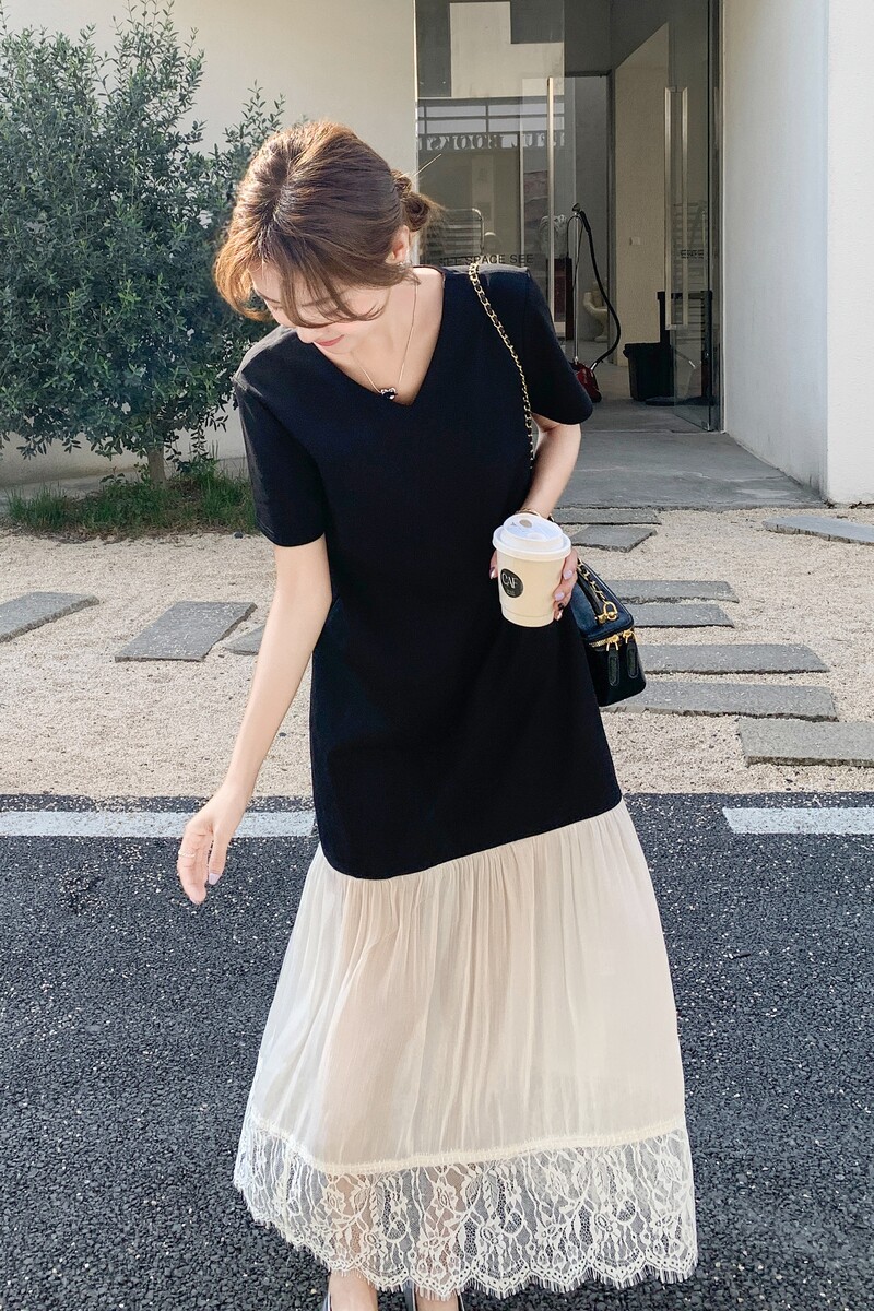 黑色蕾丝拼接T恤连衣裙女2025夏季新款法式设计感气质显瘦v领长裙，女装连衣裙，浙宝290（原306）