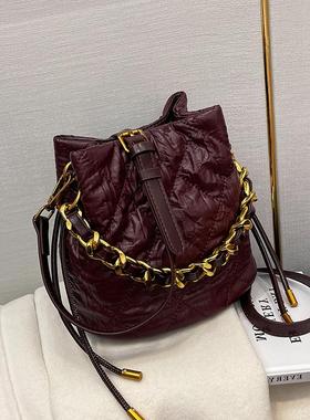 Clean Knоck高级感红色包百搭条手提包小众菱格斜挎包单肩水桶包