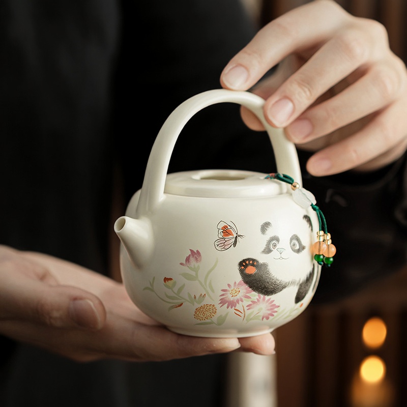 熊猫戏蝶小滴溜提梁壶中式茶壶