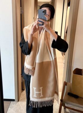 法国CINS KINS减龄神器~H字母羊绒围巾女秋冬新款保暖围脖外披肩