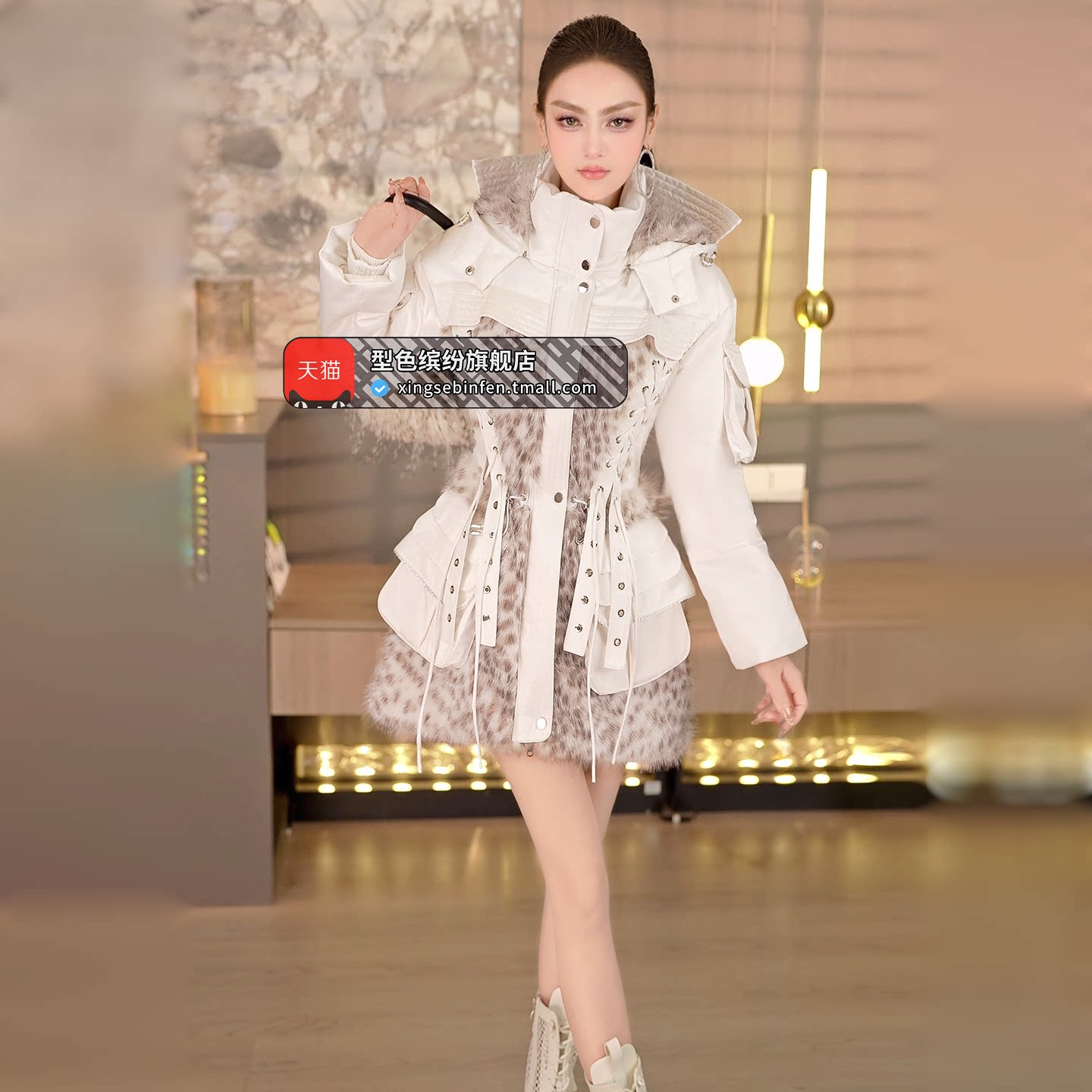 冬季女装重工装饰撞色连帽棉服2025新款白色拼接仿皮草休闲外套