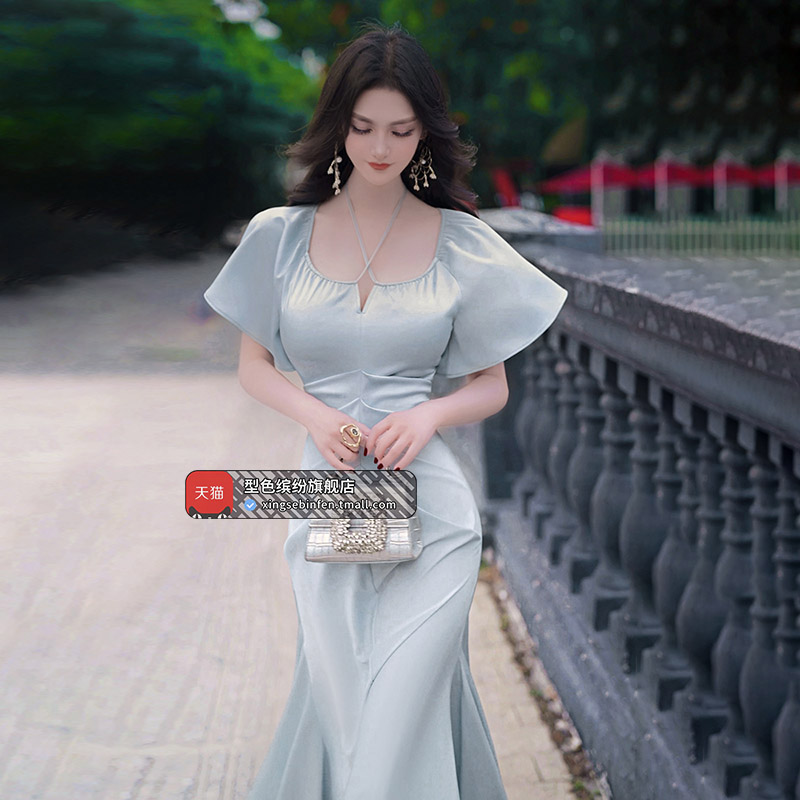 夏季性感女人味挂脖度假风连衣裙新款时尚抽皱收腰鱼尾长裙