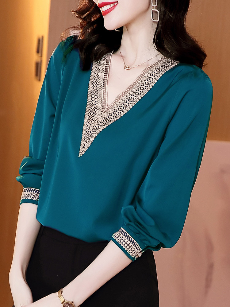 v领上衣女早秋装2020新款洋气蕾丝镂空气质百搭显瘦长袖雪纺小衫