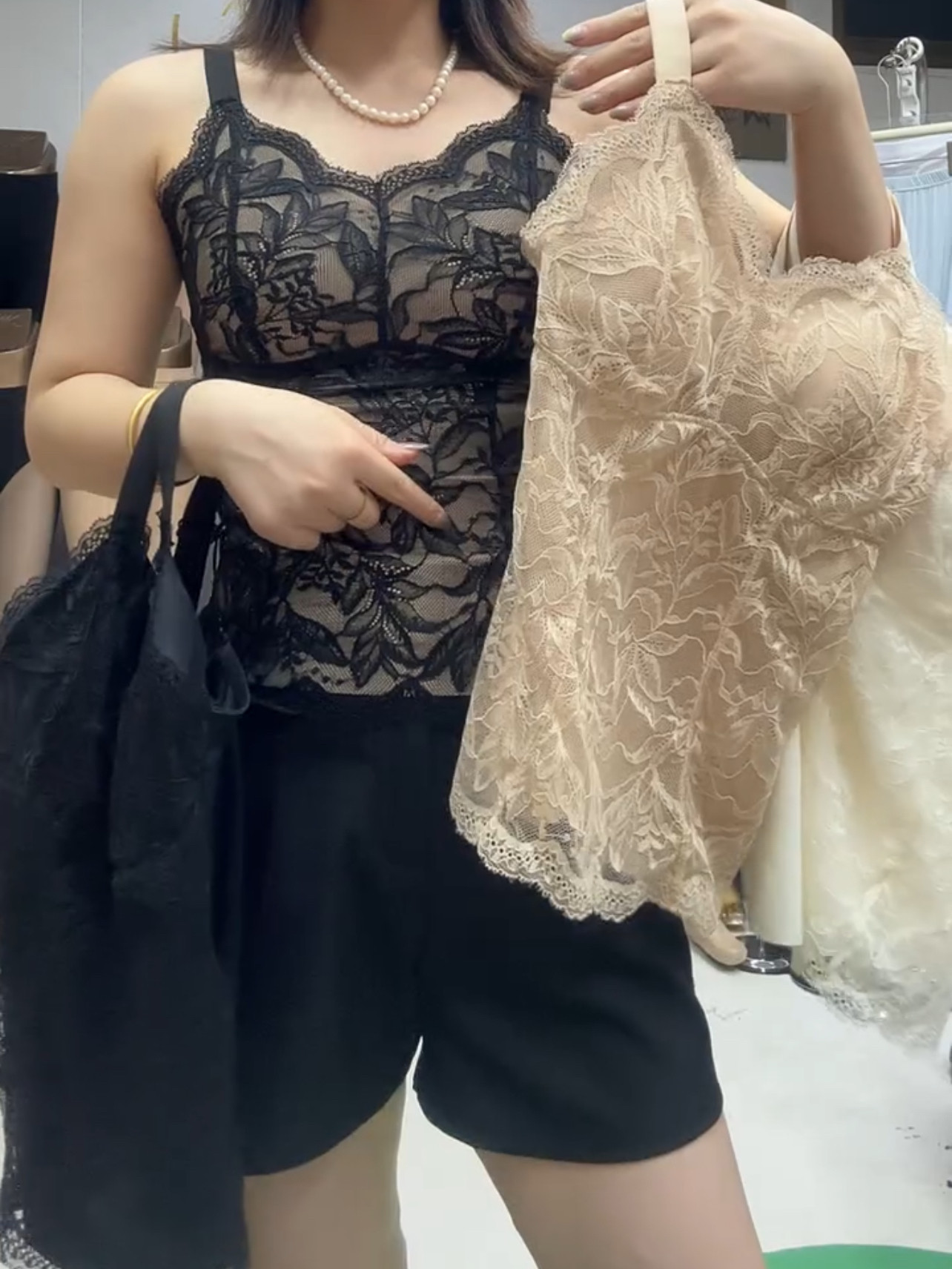 吊带背心女打底大码胖mm夏季薄款宽松遮肚子美背文胸一体式带胸垫图片