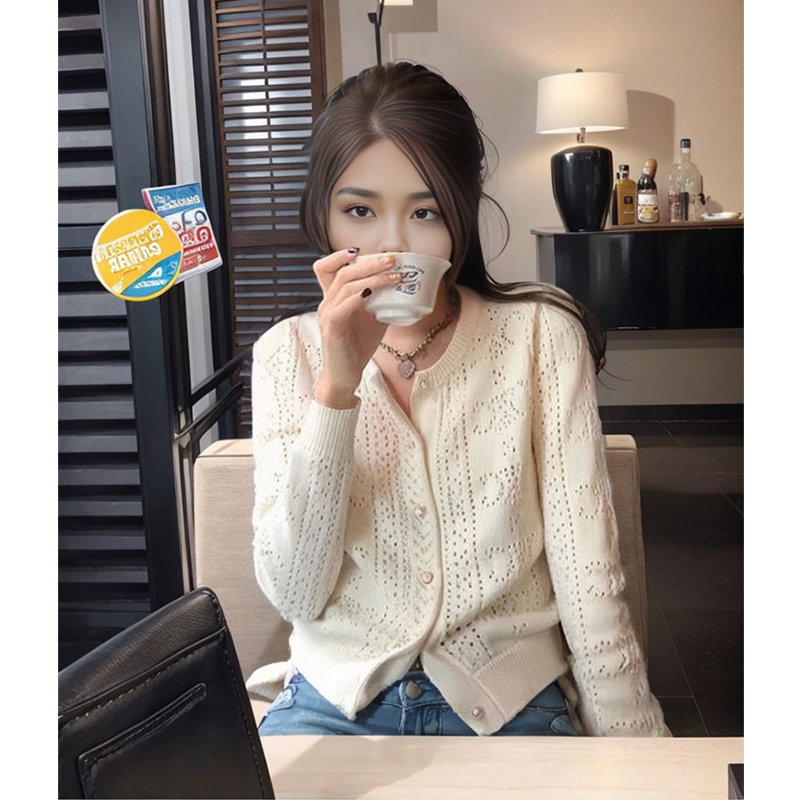镂空针织开衫设计感米白色上衣女春秋季新款短款外套毛衣时尚外搭