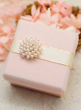 新款ins风2025当季人气伴手回礼盒小香风亮珠丝绒喜糖喜烟口红盒