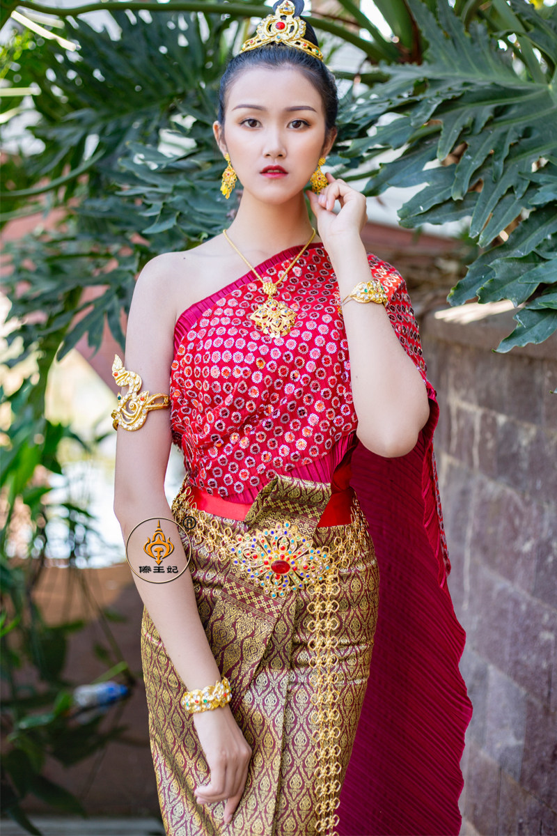 傣族泼水节盛装泰式风传统服饰