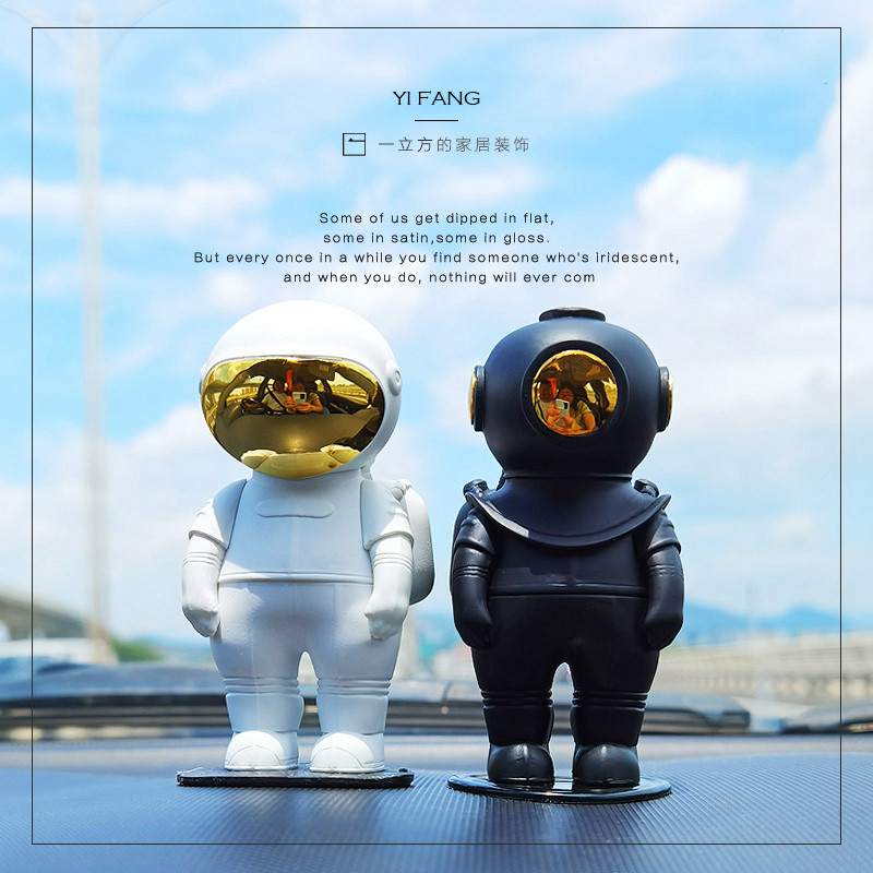 q版可爱宇航员汽车内饰摆件公仔太空人车载装饰品模型男生日礼物
