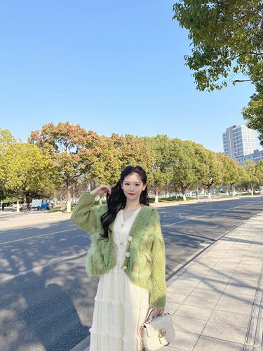 lvewuasa/爱路莎 572-2023【仙气飘飘】新款狐狸毛慵懒针织衫