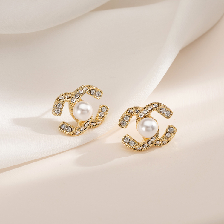 小香风2020年镶钻珍珠短款耳环