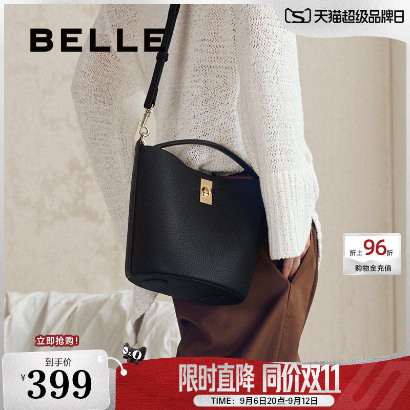 百丽杏仁真皮手提水桶包图片