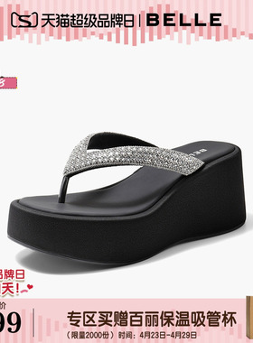 百丽满钻人字坡跟厚底拖女26夏季新款增高可外穿凉拖鞋子B3151预