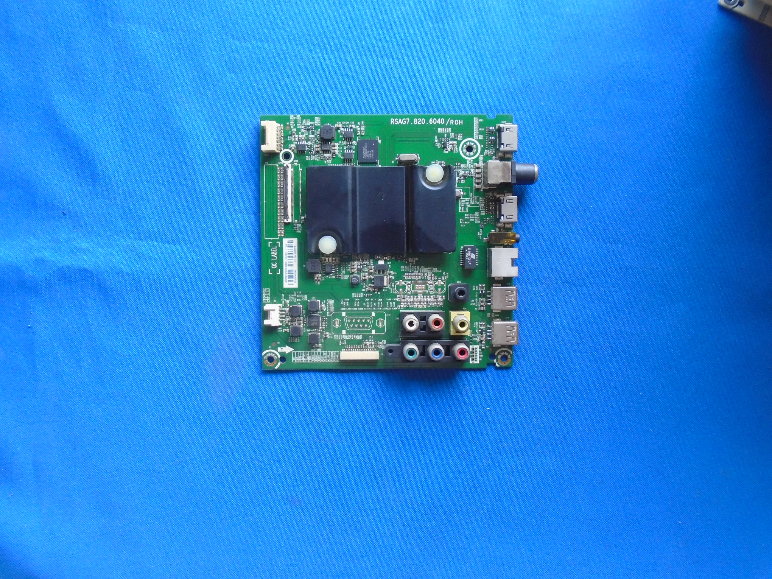 实拍原装海信LED55EC290N(BOM3)主板RSAG7.820.6040屏HD550DF-E32