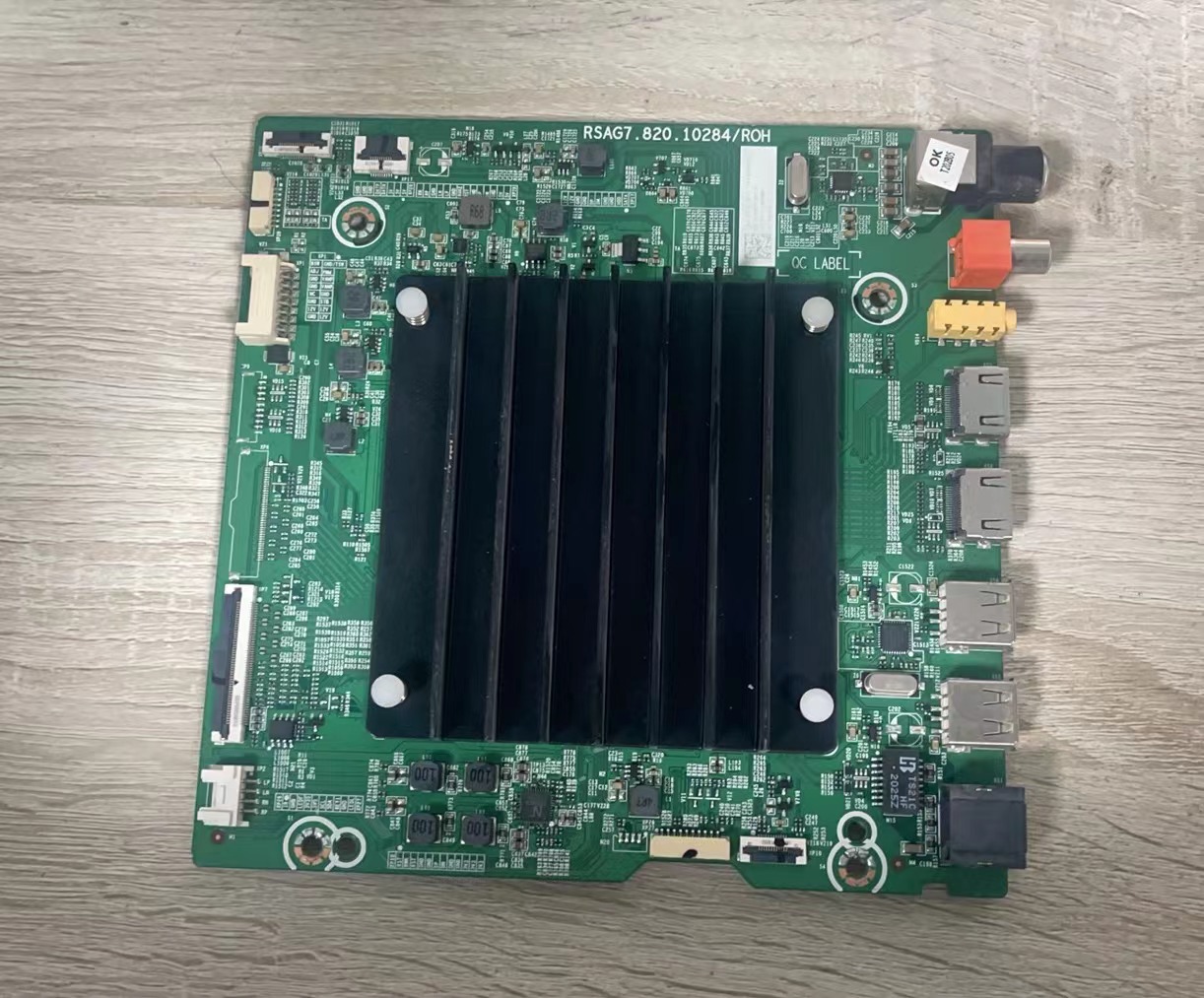 原装海信65S7F(BOM2)/274001主板RSAG7.820.10284配屏 HE650Y5U51