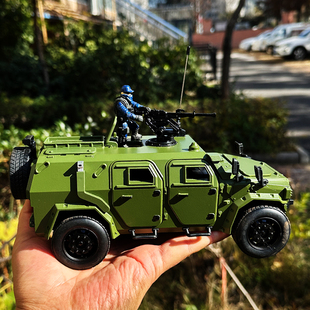 1/18大号猛士合金汽车模型剑齿虎装甲车警车坦克车运输车工程卡车