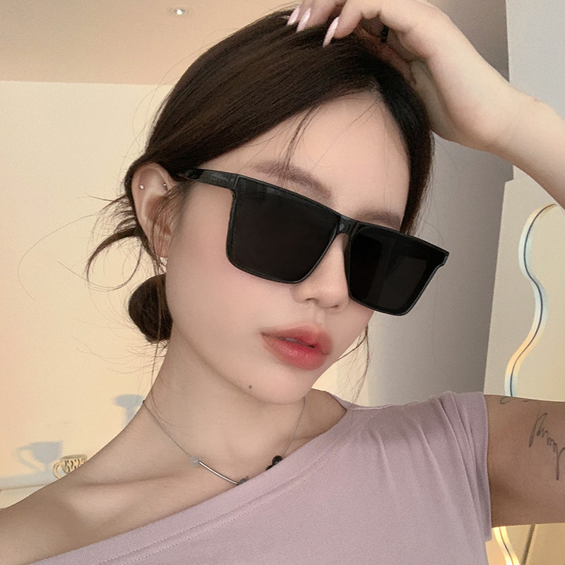 方框墨镜女款显脸小防紫外线高级感适合方圆脸开车专用太阳眼镜男