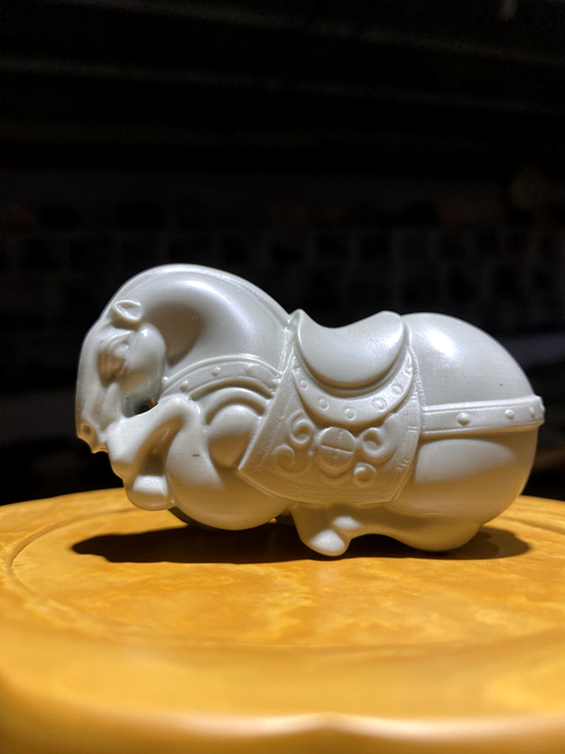 宗正堂松花砚金包玉唐马茶宠摆件